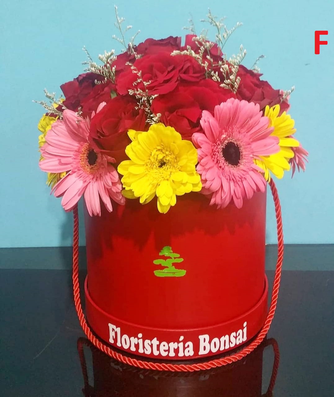 Caja Gerberas y Rosas Rojas CG17 - Floristeria Bonsai