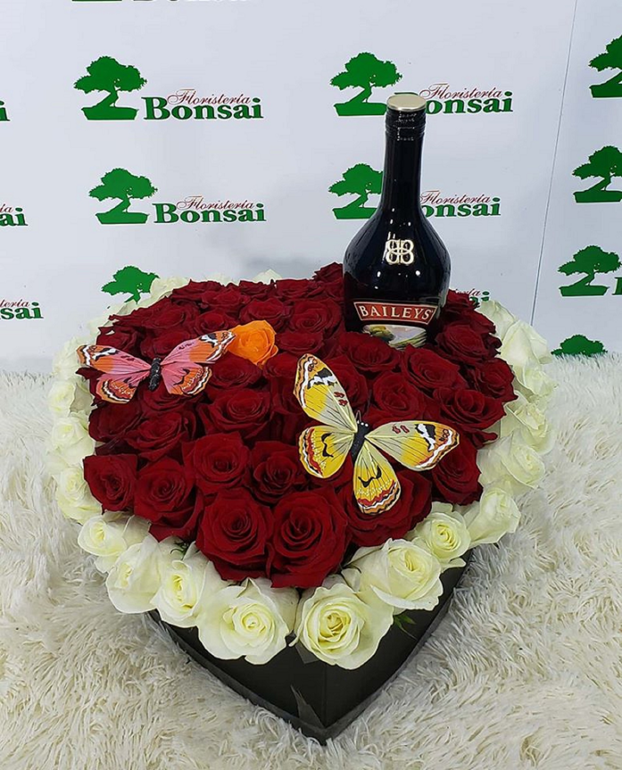 Caja Rosas Blancas y Rojas CiR72
