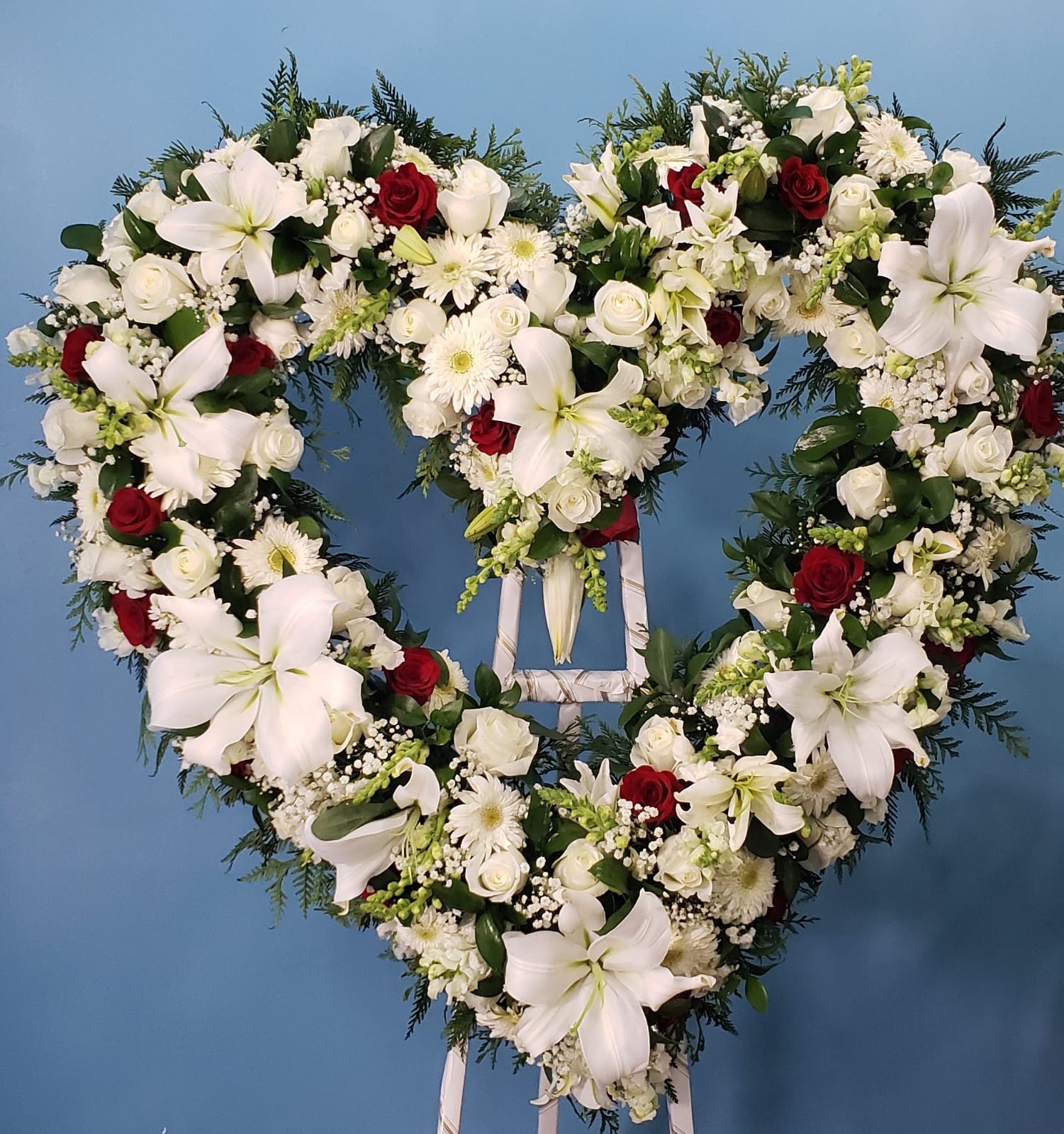 Corazón en Flores Blancas RL30 - Floristeria Bonsai